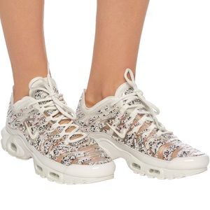 Nike Pebbles 8.5 Air Max Plus Lx  Phantom/Phantom/Black athletic sneakers